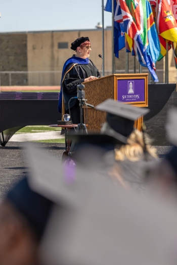 Tammy McEwen receiving the Kopke Award for Distinguished Teaching